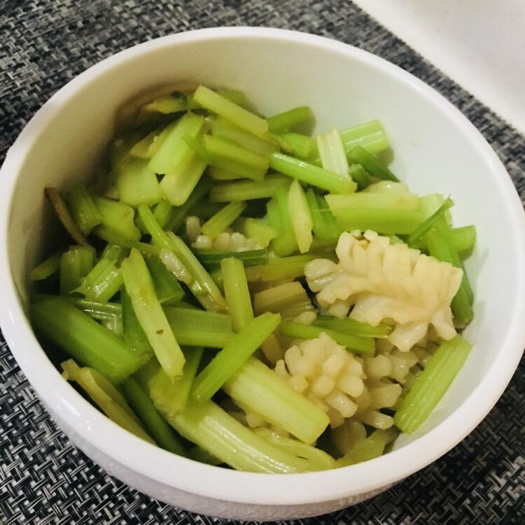 芹菜鱿鱼花