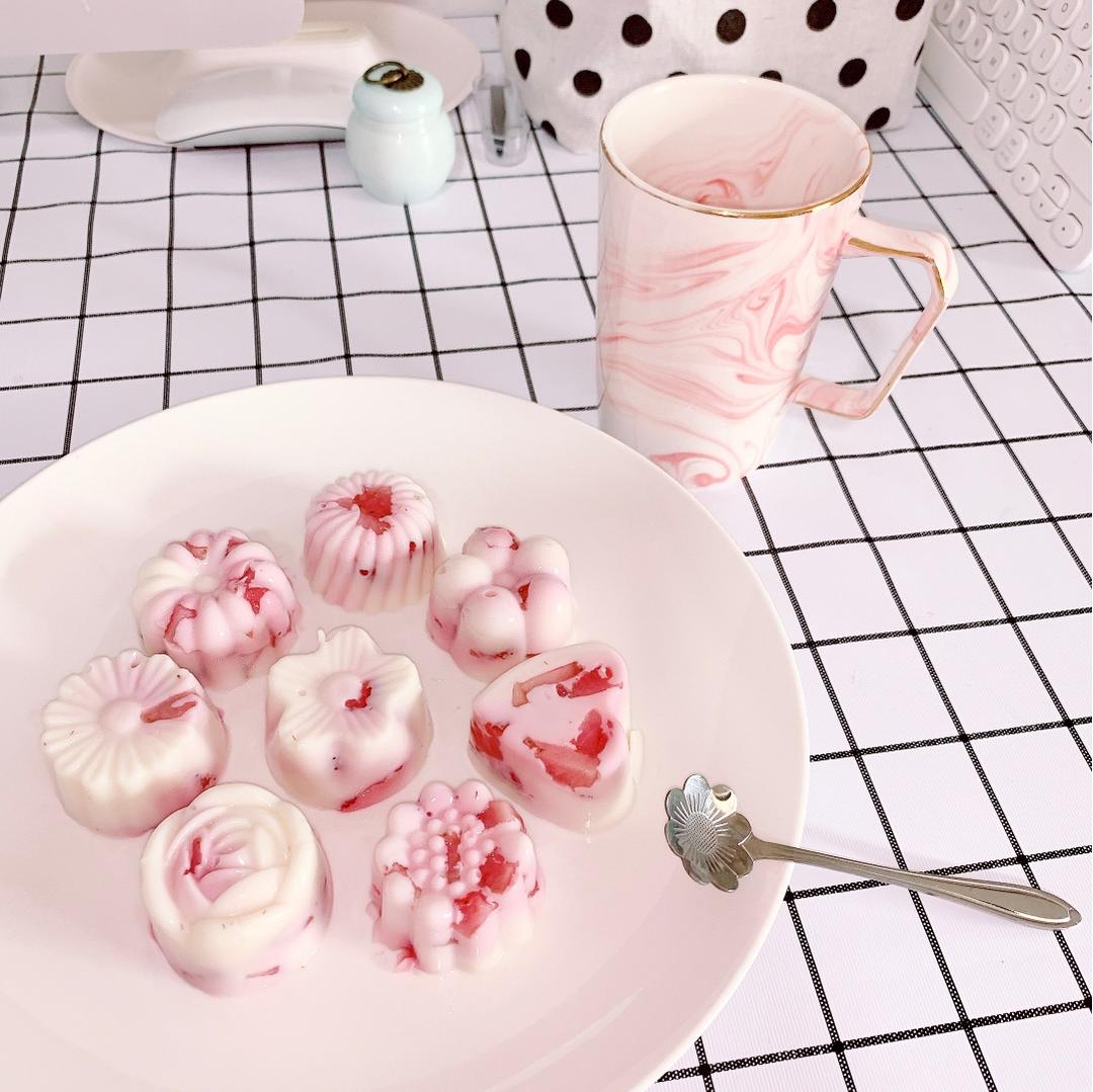 日式草莓牛奶冻
