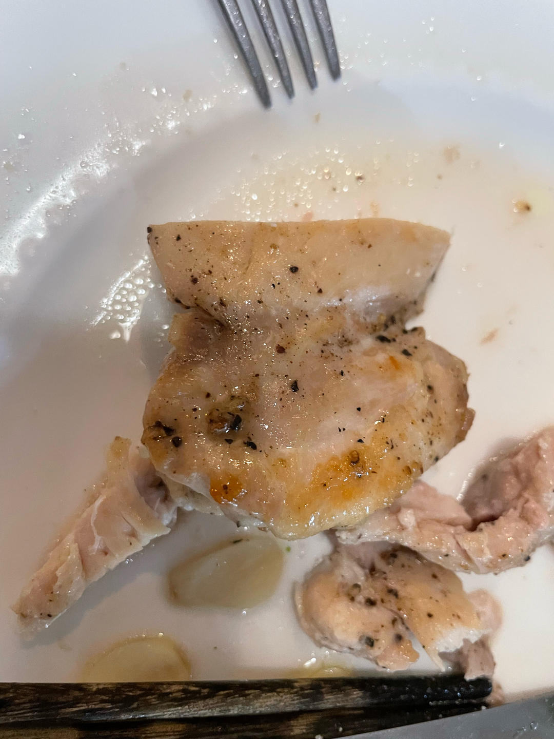 快手黑椒煎鸡腿肉～也适合早餐哦