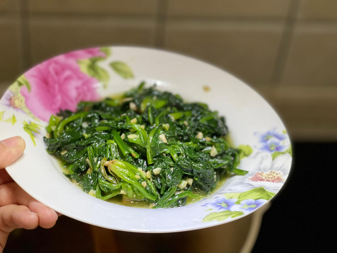 不涩口又嫩的清炒菠菜
