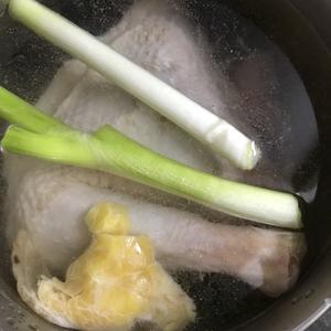 藿香仔姜胡豆拌鸡的做法 步骤1