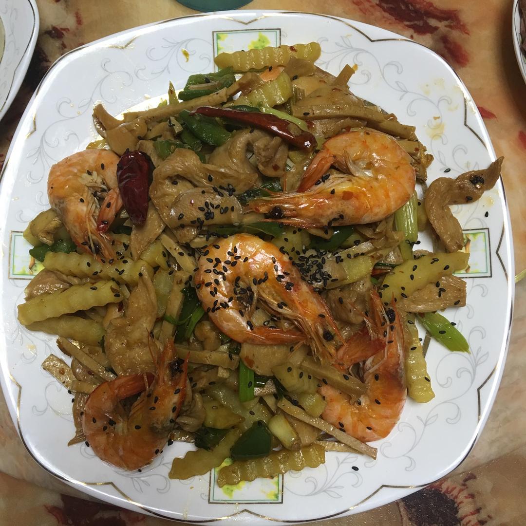 能瞬间引爆味蕾的【香辣干锅虾】