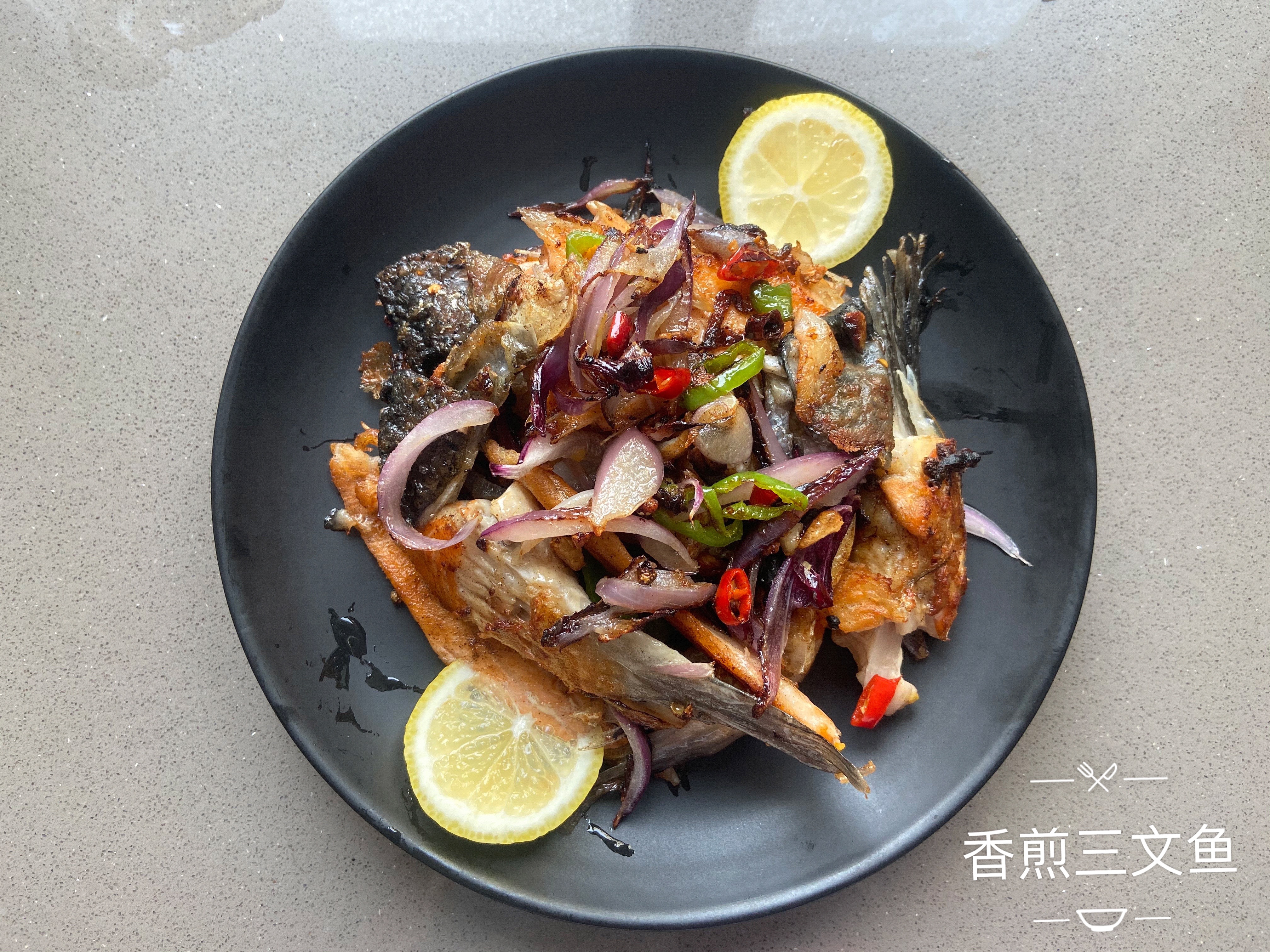 无油低脂餐：香煎三文鱼的做法
