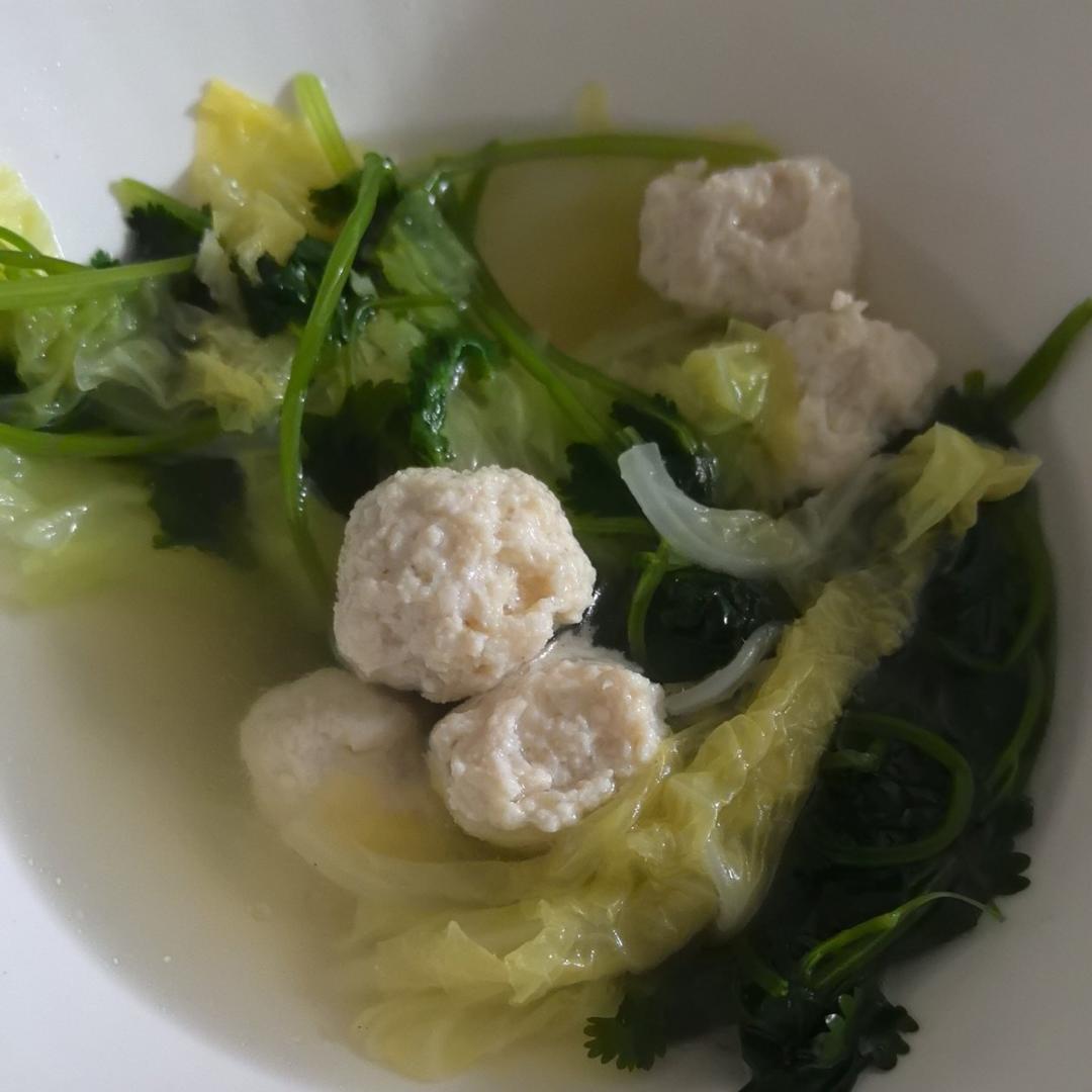 超低卡美味减肥餐-香菇白菜鸡肉丸子汤