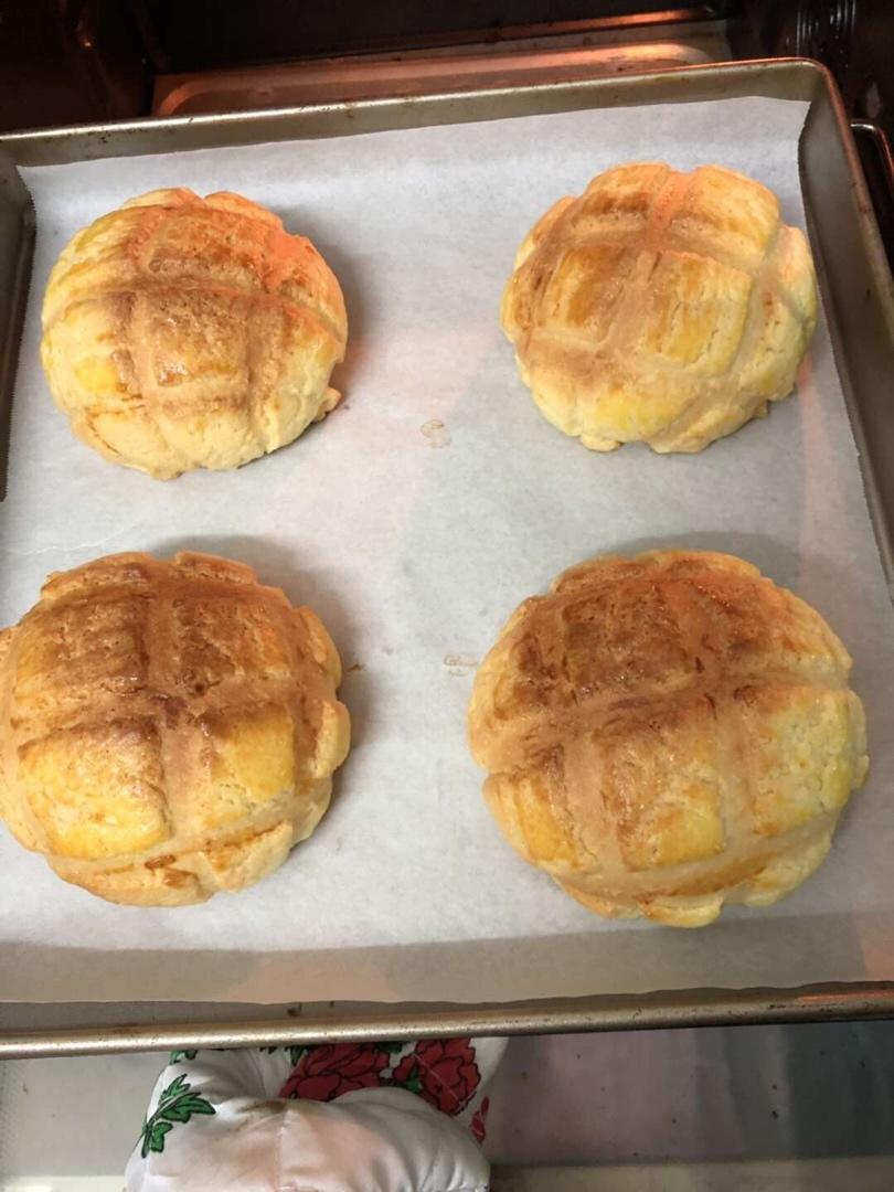 好吃到炸裂的港式菠萝包（附带制作酥皮的小视频）
