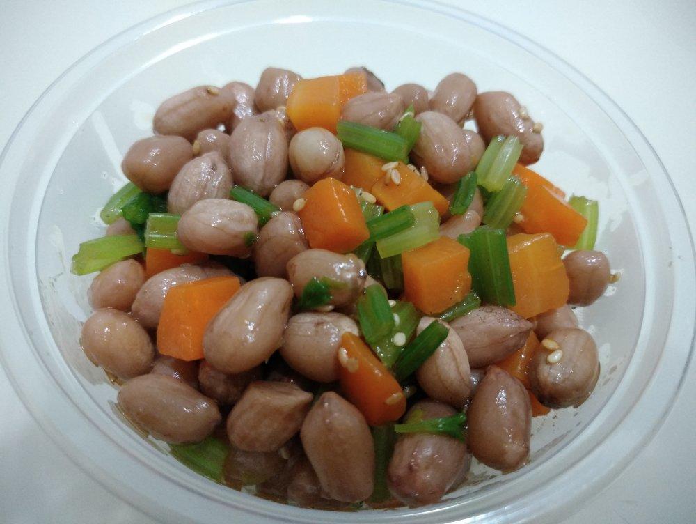 凉拌芹菜花生米胡萝卜