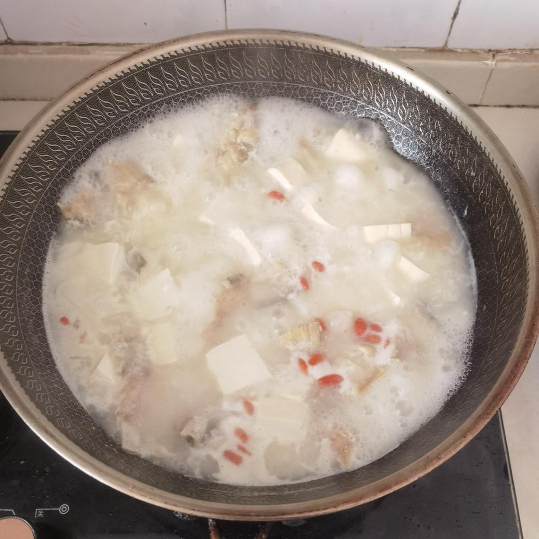 鱼头豆腐汤