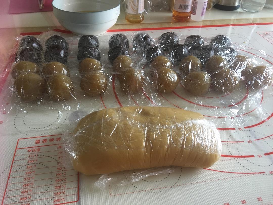 广式月饼——蛋黄莲蓉月饼