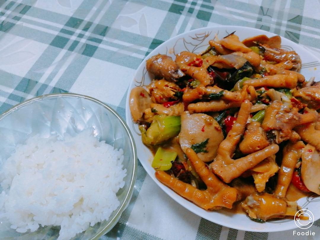 超简单的明虾鸡爪煲