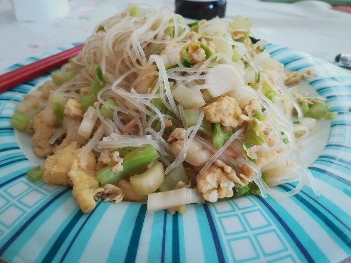 芹菜末炒鸡蛋