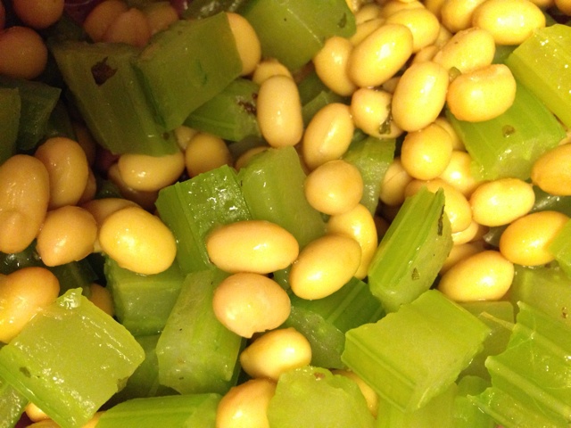 爽口小咸菜（芹菜黄豆）