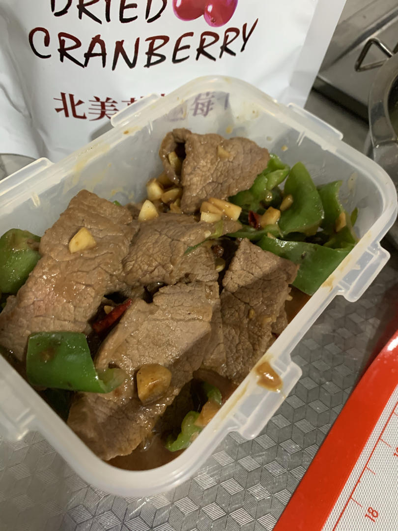 3分钟快手青椒炒牛肉，家庭版无盐无味精嫩香牛肉，我的常备菜单