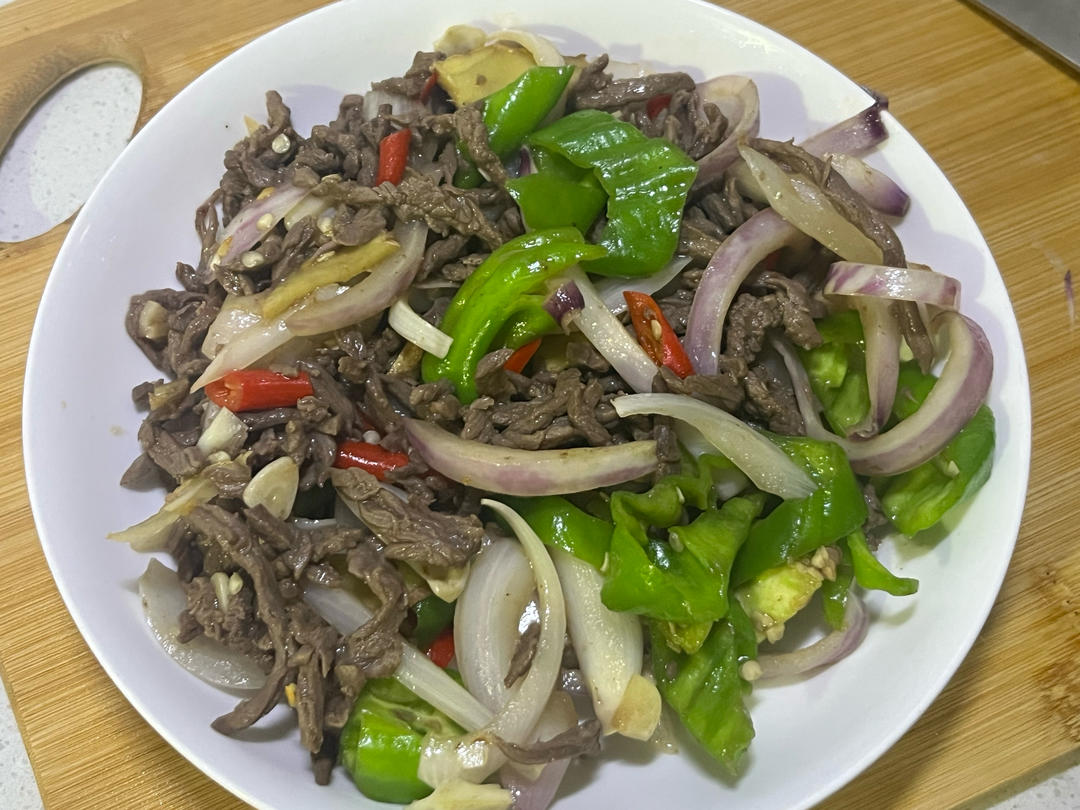 老少皆宜的一道“青椒洋葱爆炒牛肉”