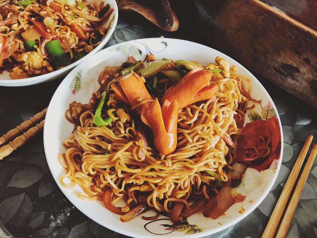 最好吃的炒方便面！完虐烧烤摊