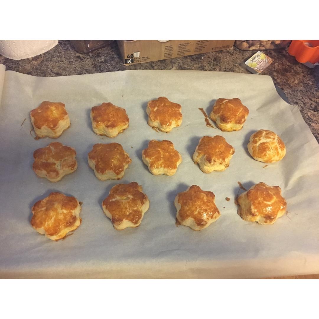 【视频】3分钟 奶油司康Scone(可能是世界上最快手的司康) 消耗淡奶油～