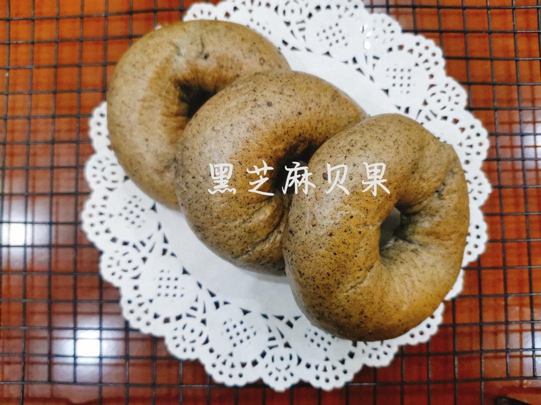 黑芝麻贝果（黑芝麻馅，口感偏柔软）