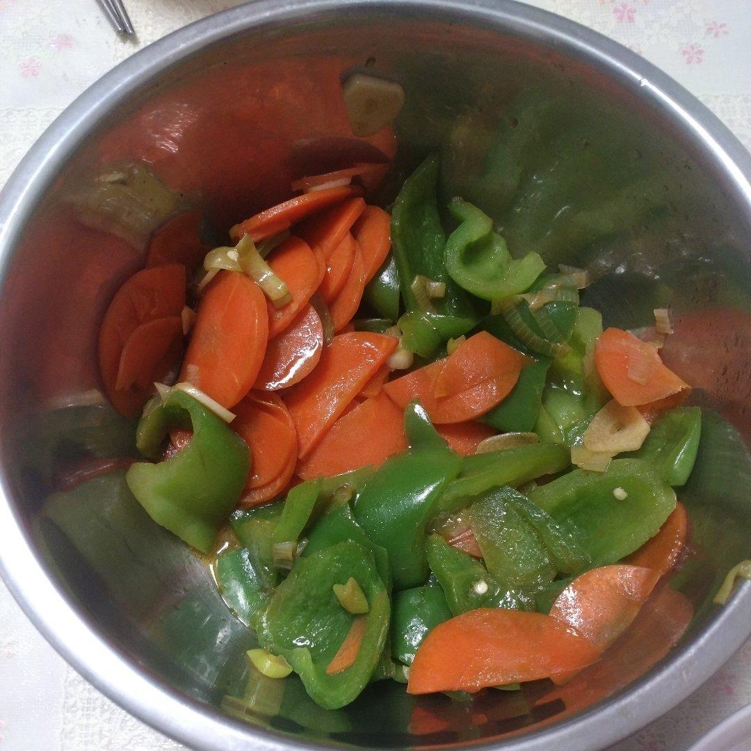 青椒胡萝片炒蛋色香味