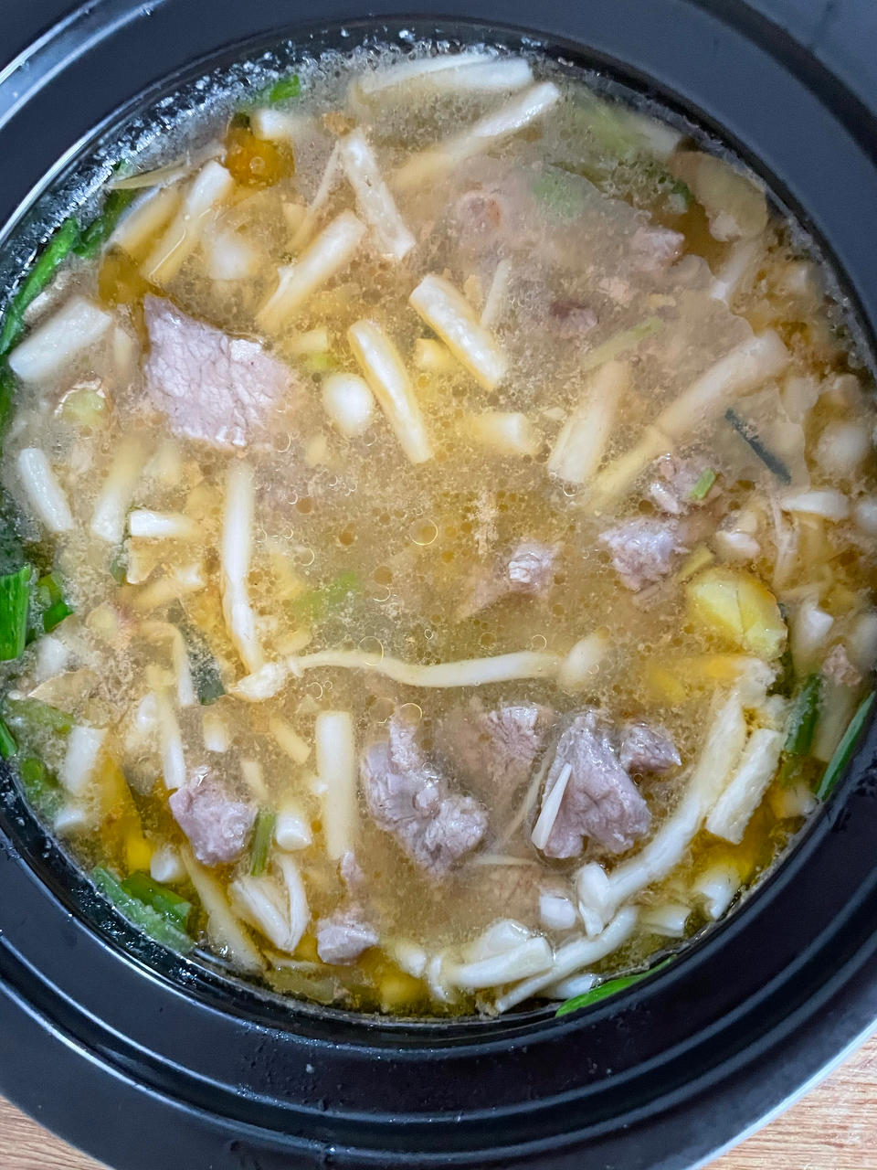 鲜美蟹味菇瘦肉汤