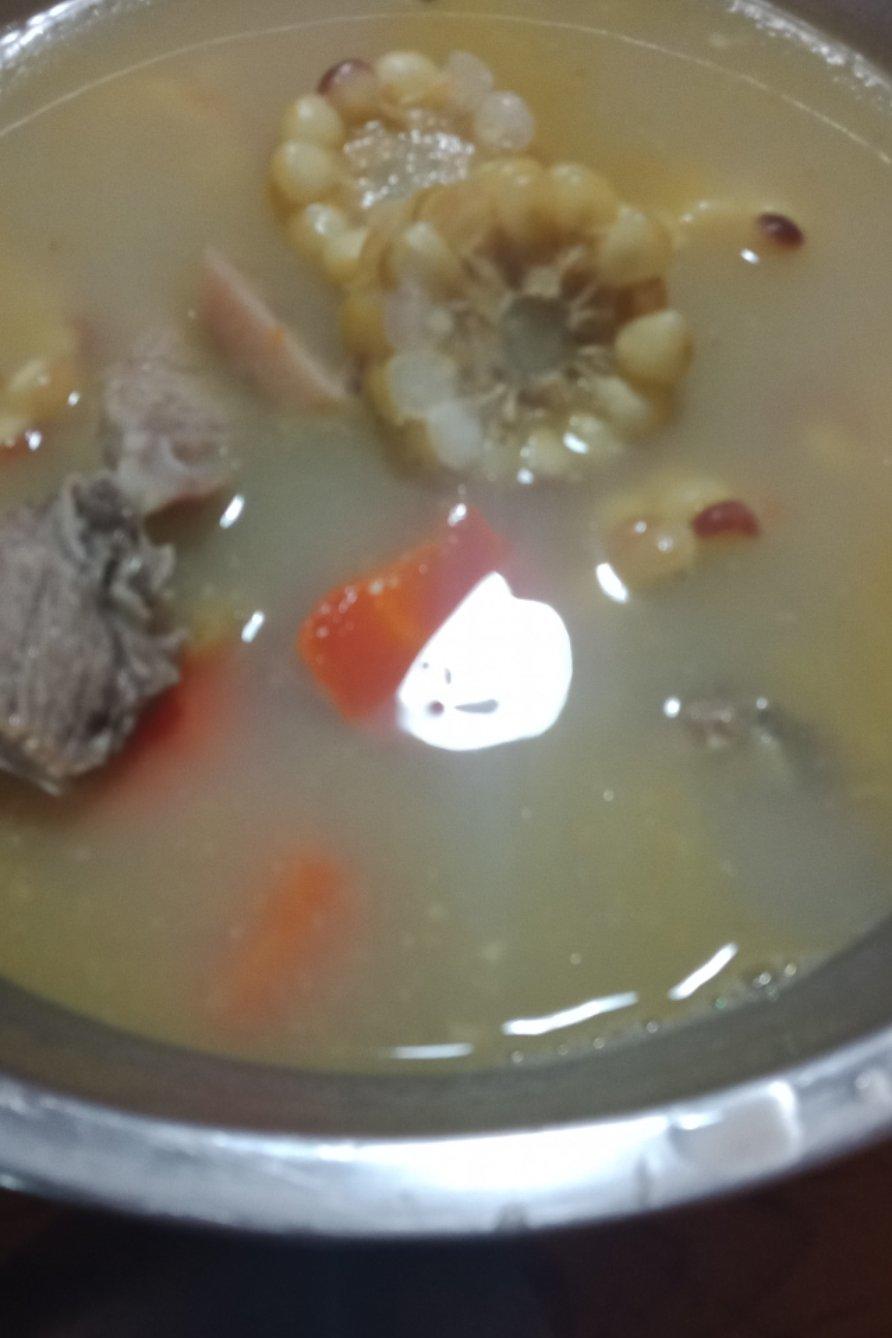 排骨玉米萝卜汤