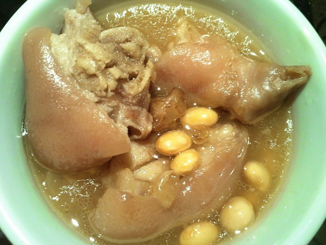 黄豆猪蹄汤