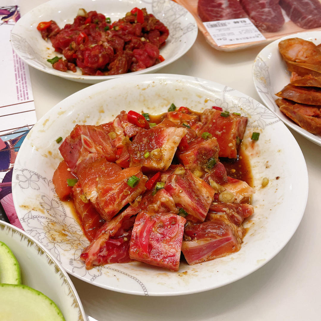 腌制烤肉含蘸料