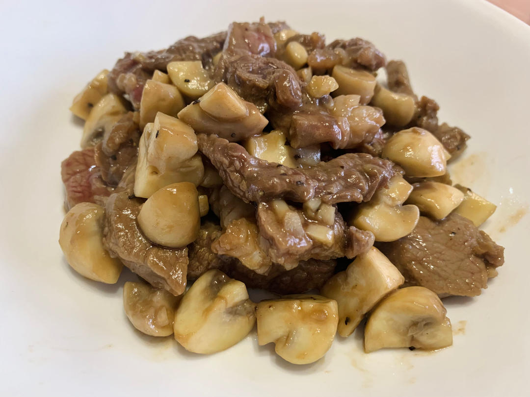 黑椒口蘑牛肉粒