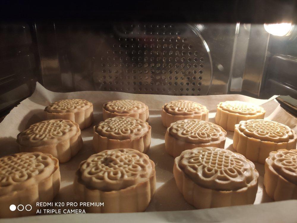 广式月饼—蛋黄莲蓉月饼