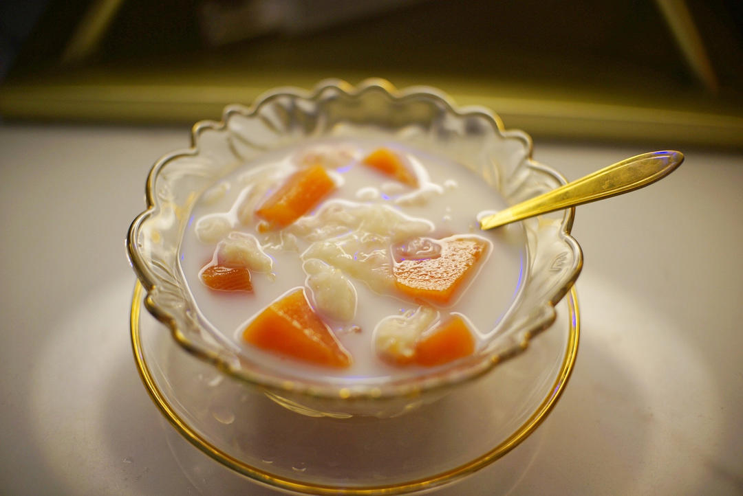 木瓜牛奶银耳汤，美白养颜必喝