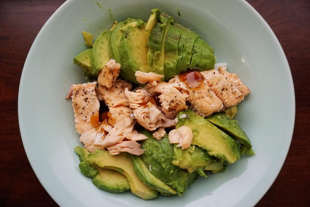 三文鱼牛油果拌饭