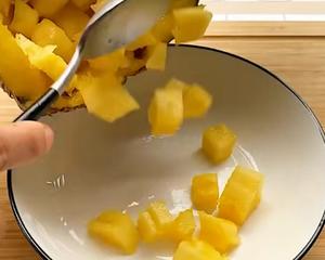 菠萝炒饭的做法 步骤4