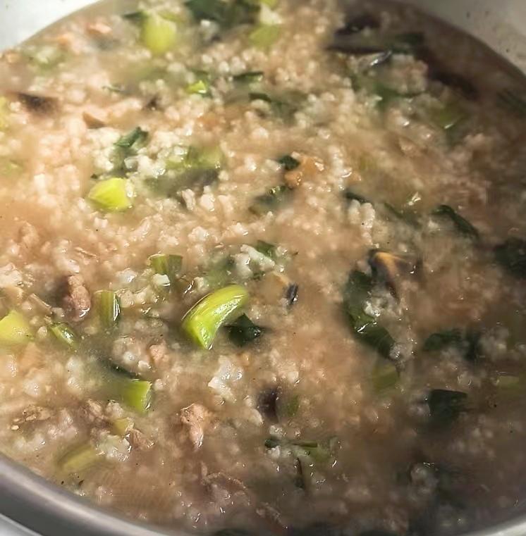 妈妈👩教我做的皮蛋瘦肉粥🥣简单快捷美味😋