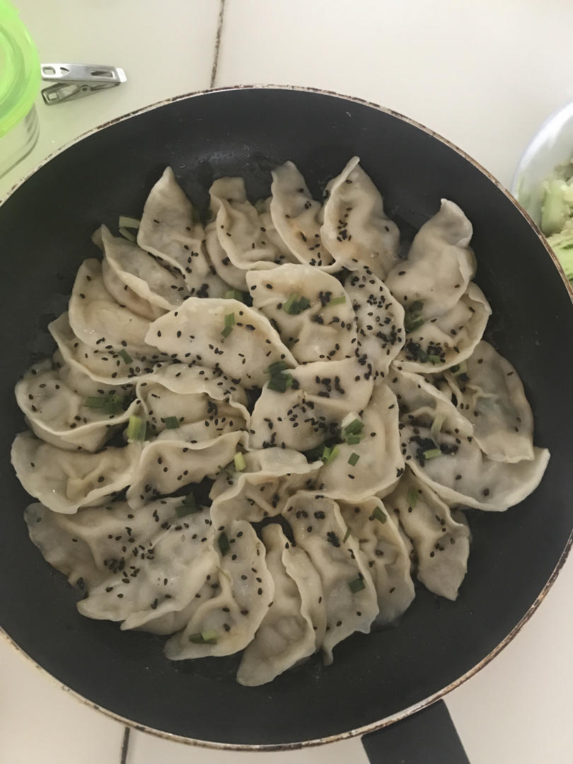 早餐来一锅香脆的生煎饺子
