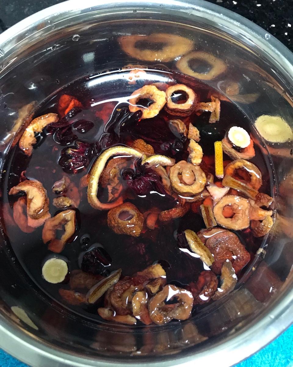 古法熬制酸梅汤（此方几乎无中药味孩子非常喜欢喝）