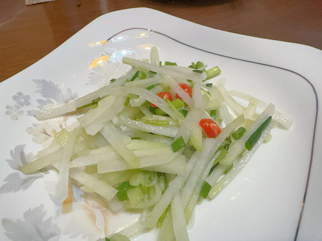 凉拌苤蓝丝