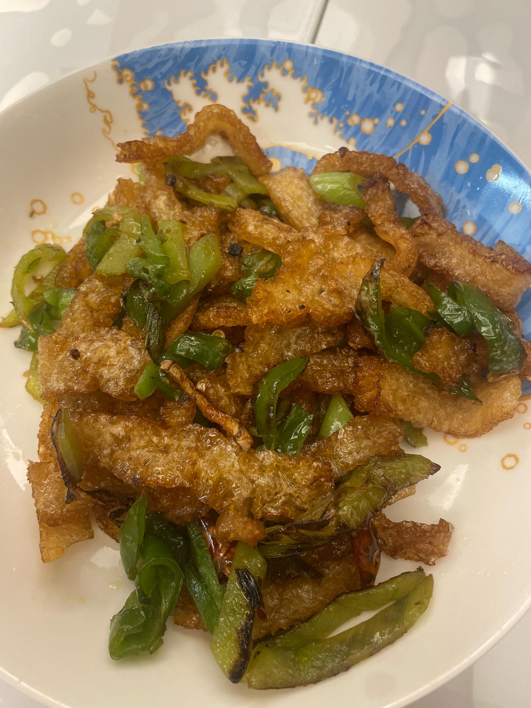 家常菜辣椒炒炸猪皮