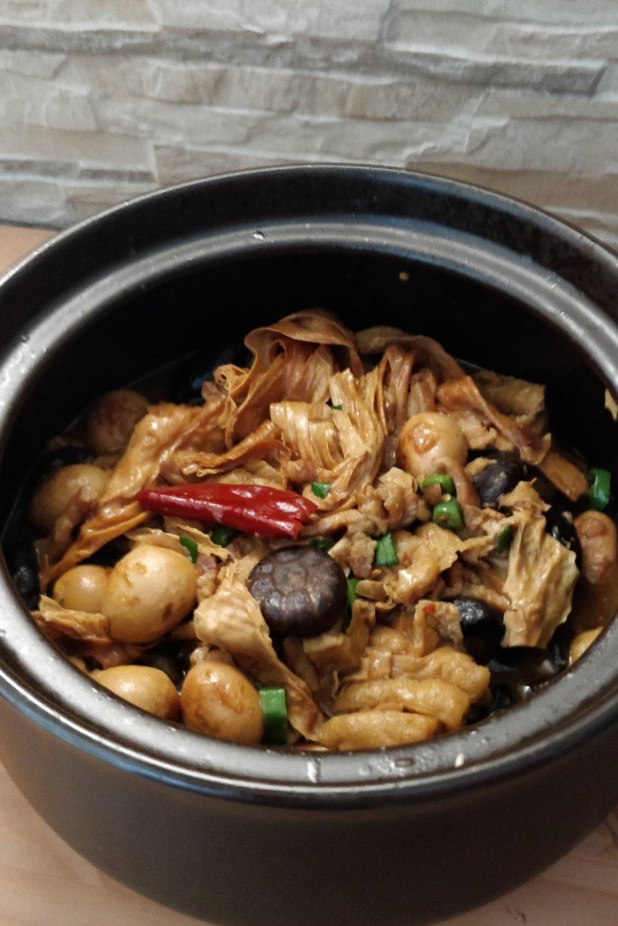 腐竹腩肉冬菇煲（下饭神器）