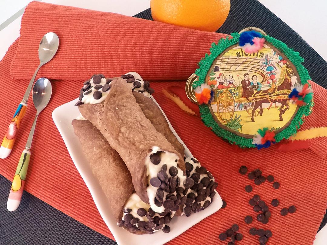 我的自创西西里奶油甜馅煎饼卷 - sicilian cannolo