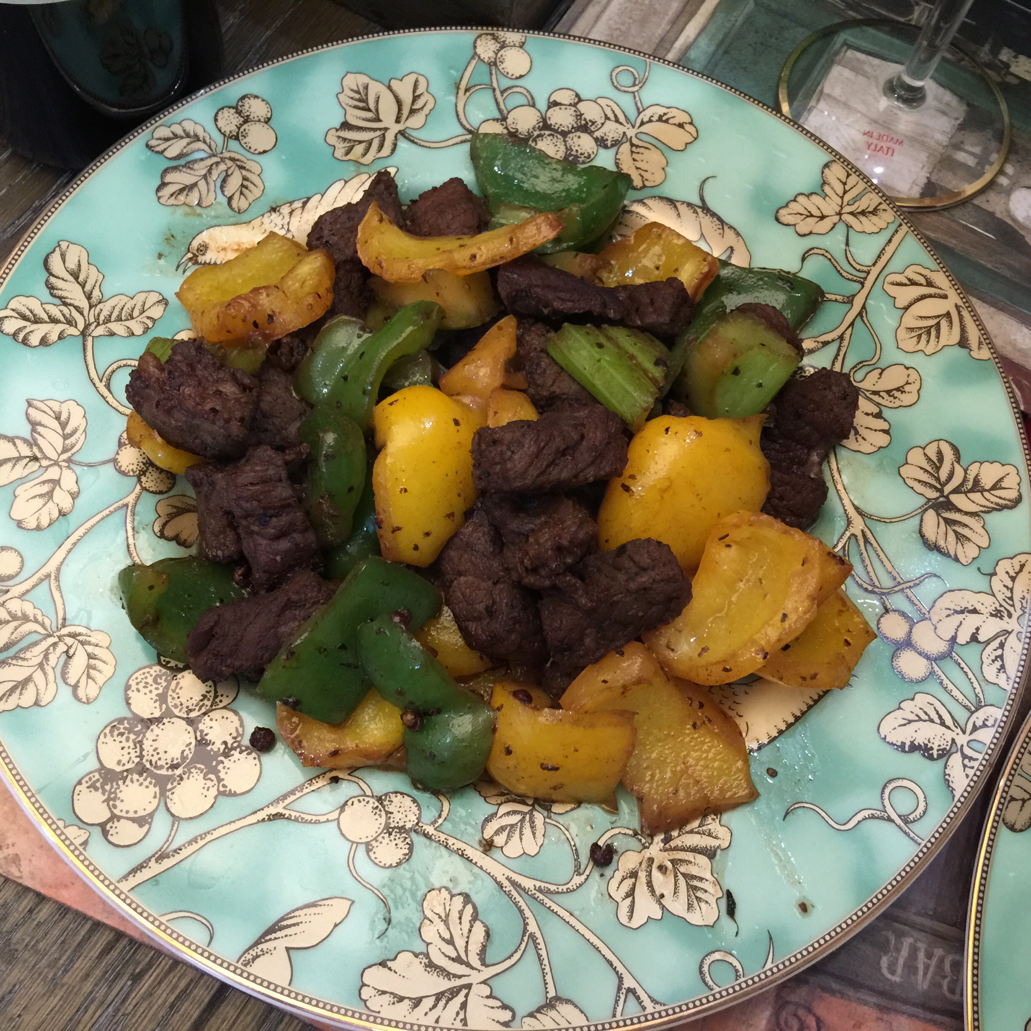 彩椒牛肉粒