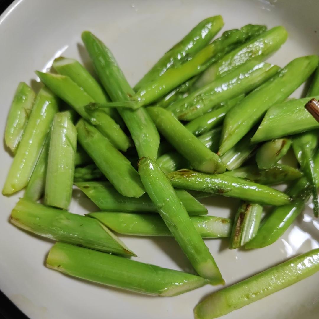 清炒芦笋（超级嫩！！！）
