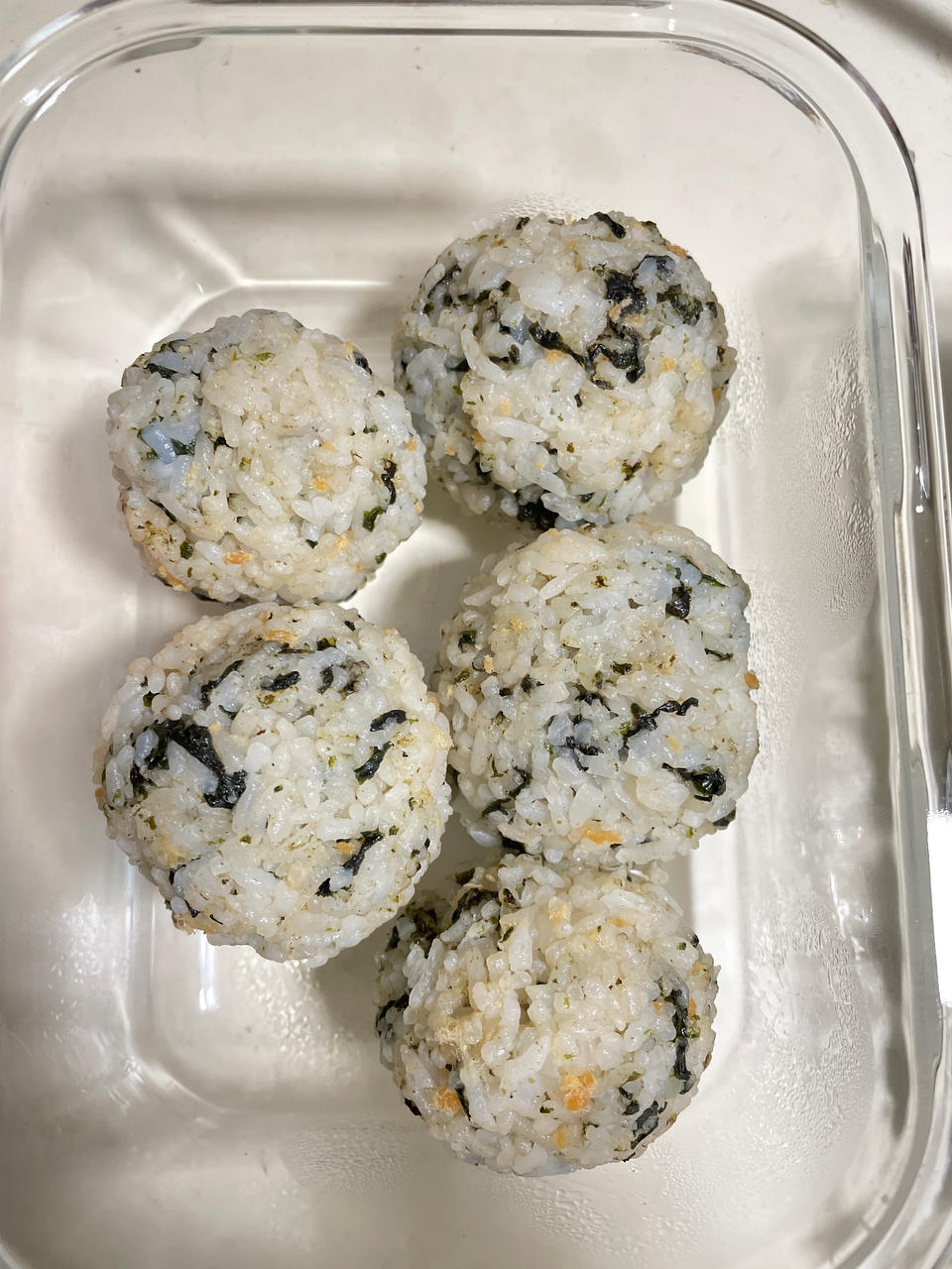 简单易做的上班便当-       紫菜肉松饭团