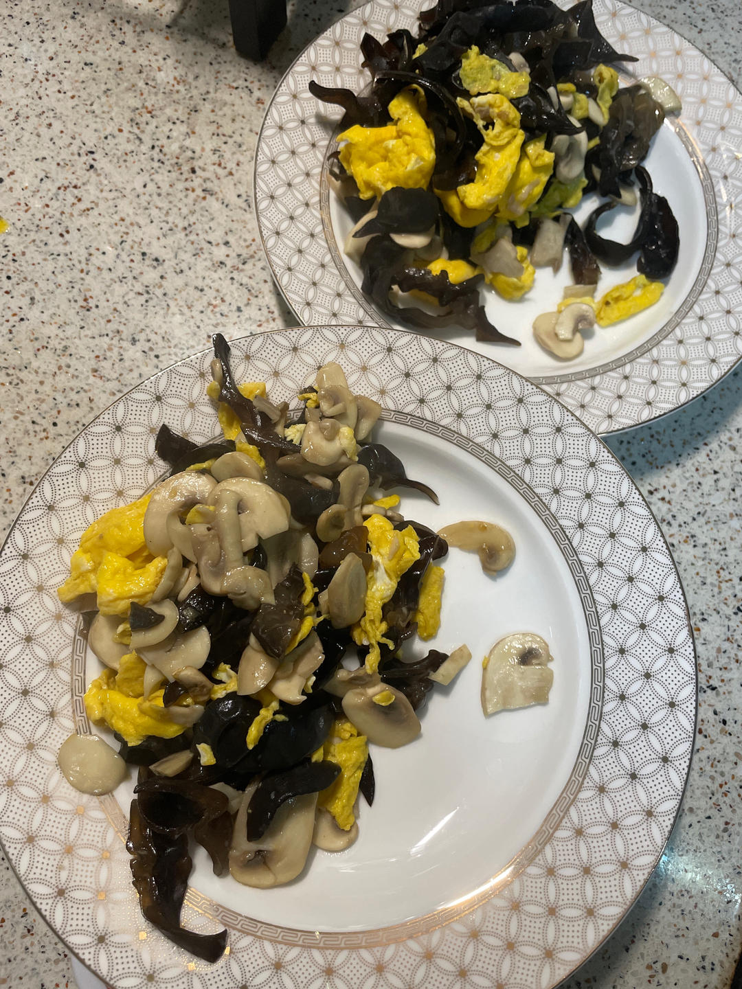 口蘑木耳炒鸡蛋