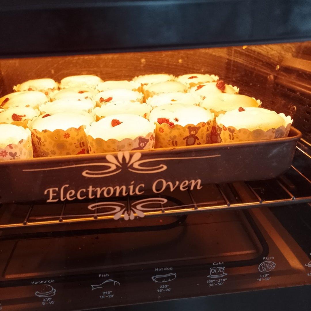 纸杯蛋糕不开裂（可做戚风蛋糕）