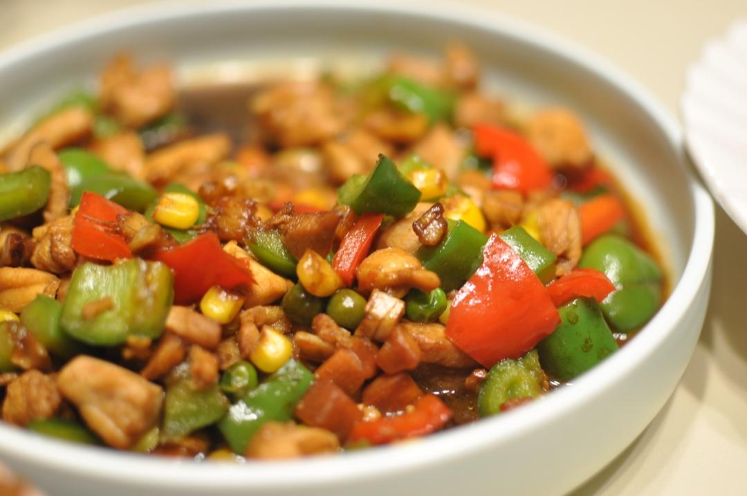 厨师长教你：“青椒炒鸡丁”的家常做法，开胃又下饭，味道很赞