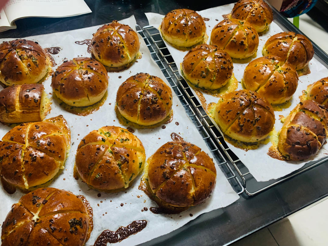 火爆韩国街头の奶油蒜香包~蒜香四溢邻家小孩馋哭了的面包