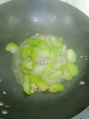 肉片八角瓜汤的做法 步骤3
