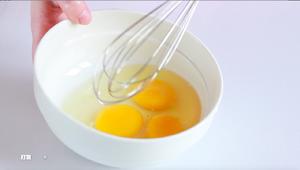 如何做一份完美的美式炒蛋/Scrambled eggs的做法 步骤1