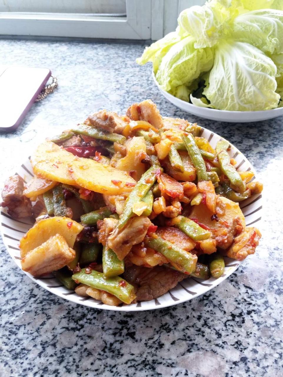 五花肉干煸土豆片