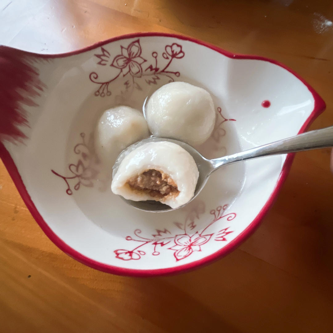 吃一口柿子汤圆，新的一年将有好事会发生哦！