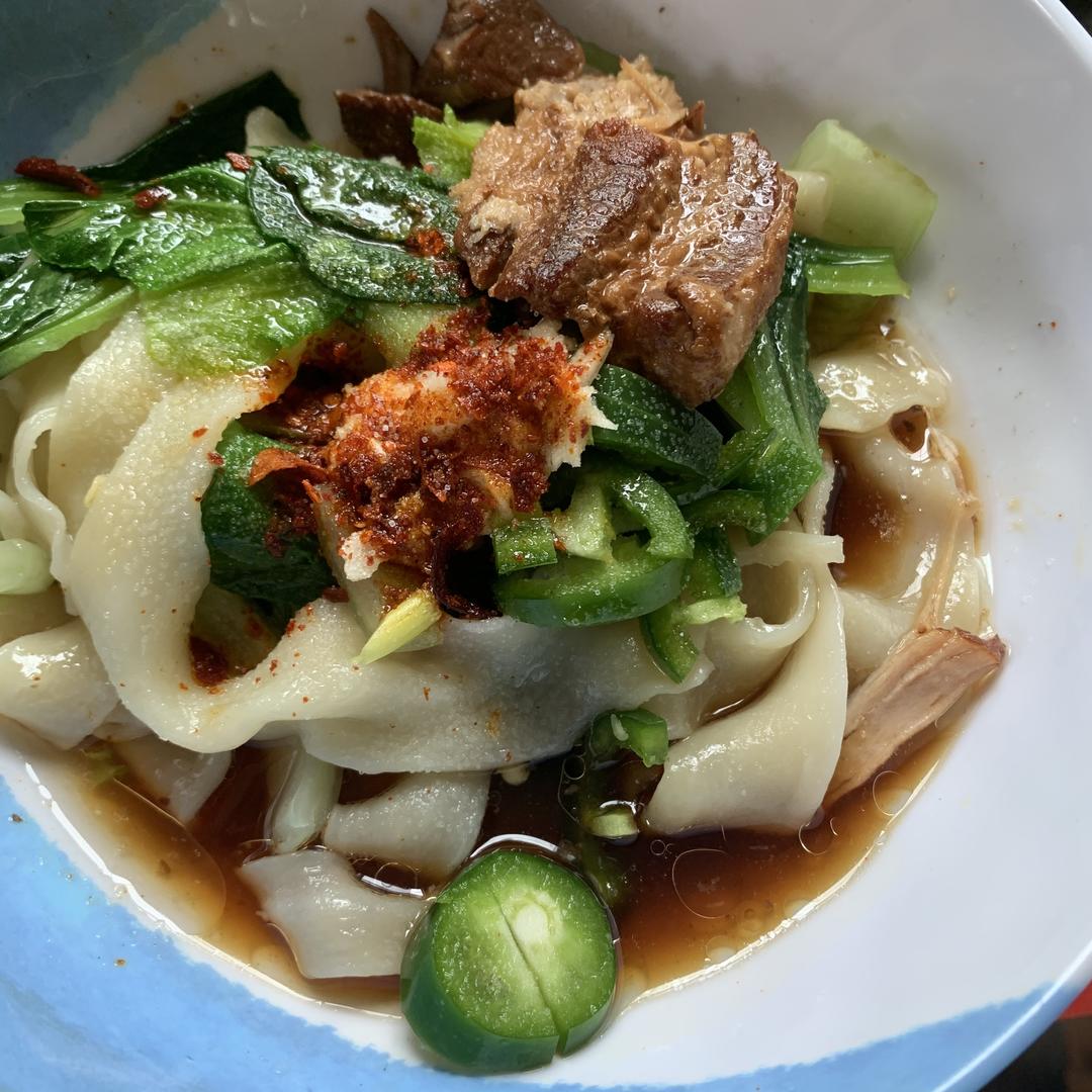 腊汁肉拌面的做法