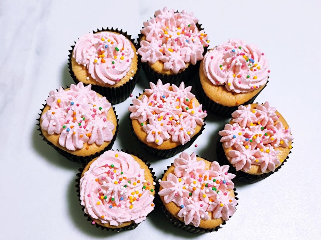 红丝绒戚风杯子奶油蛋糕|下午茶小甜品😋